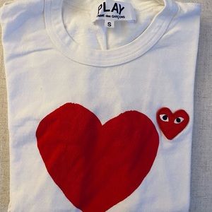 Comme Des Garçons Play Womens t-shirt.